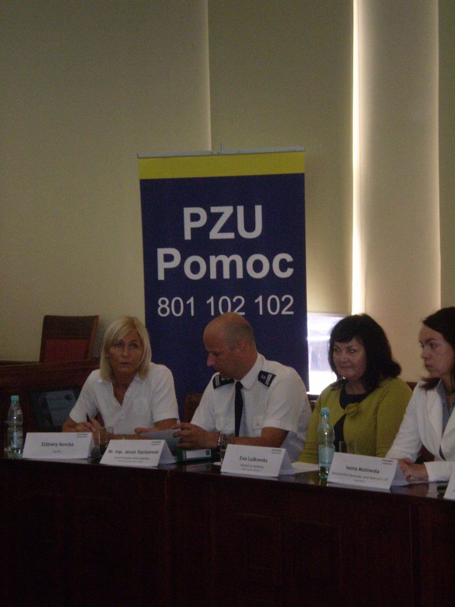Od lewej: Elżbieta Koncka, mł. insp. Janusz Staniszewski, Ewa Łydkowska