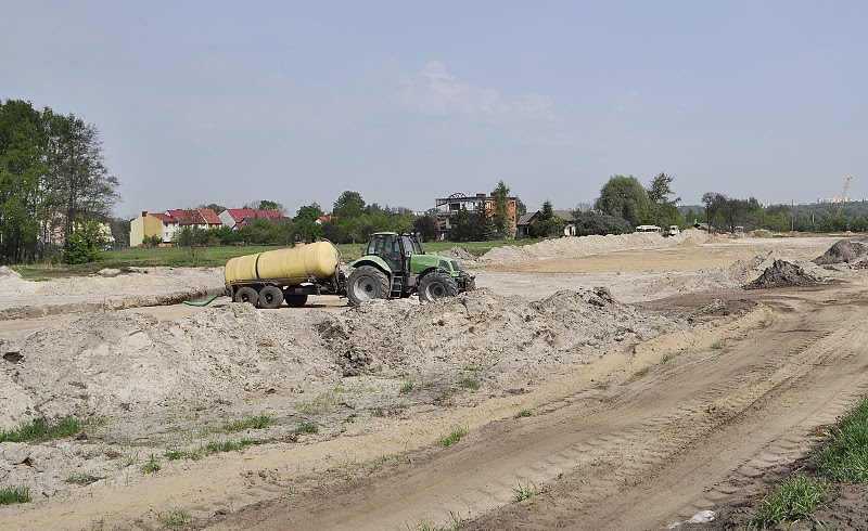 Ciężki sprzęt na lewobrzeżu.jpg