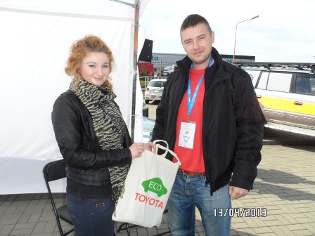 Każdy zawodnik otrzymał upominek.JPG